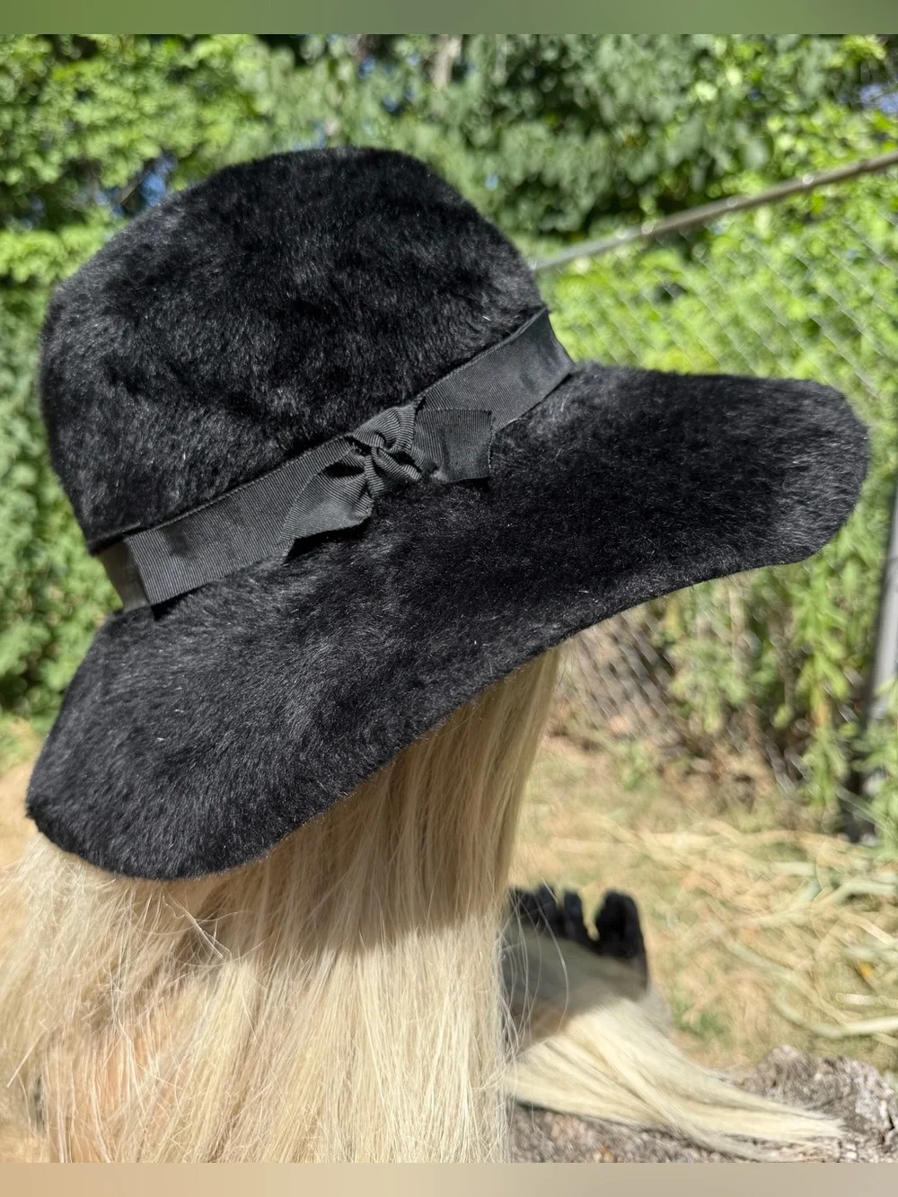 Vintage 1960s MOD HAT Wide Brim Fuzzy Furry Empress Christine Original MEDIUM M
